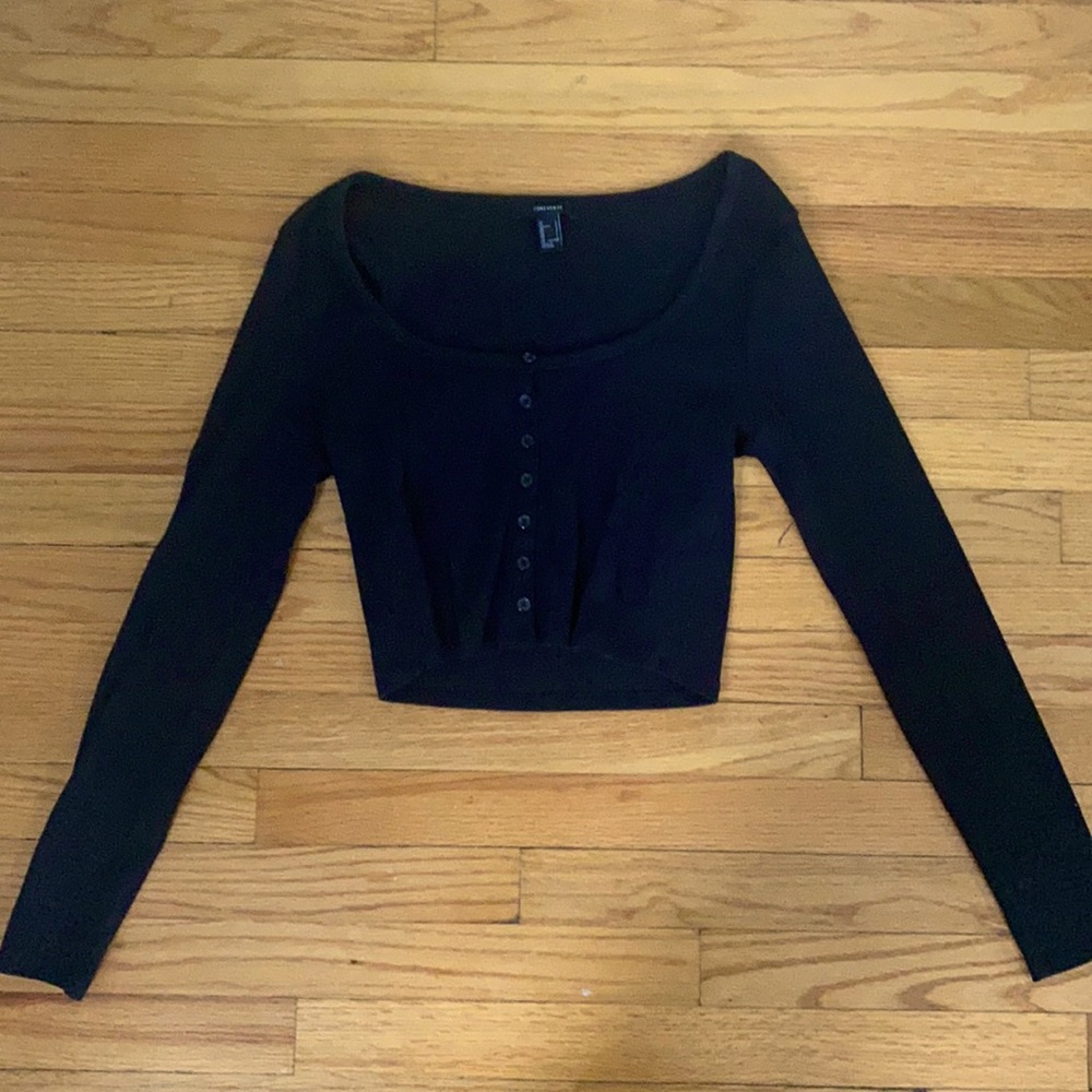 Forever 21 basic black long sleeve button down crop top🖤